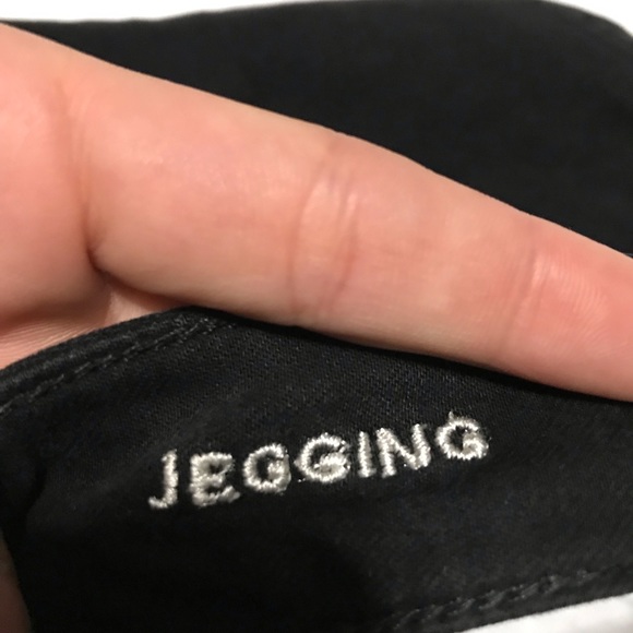 American Eagle Outfitters Distressed Jeggings Super Stretch Size 00 Black Jeans - Picture 9 of 10